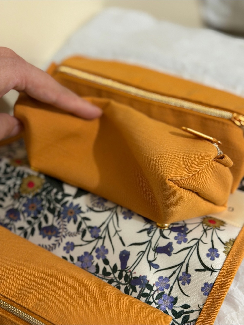 Brand new Gucci mustard yellow beauty travel Pouch with Gold Logo - Picture 10 of 17